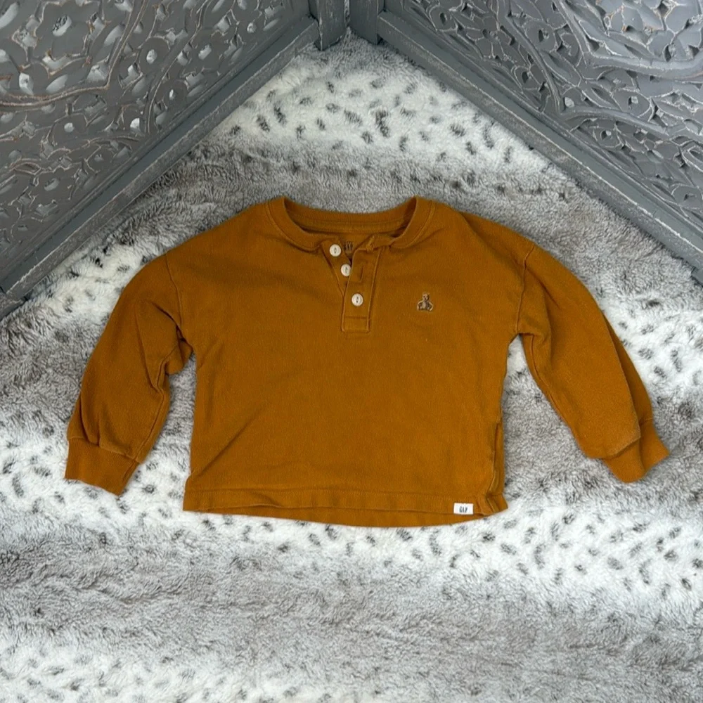 Baby GAP mustard Henley sweater boys 18-24 months Classiccore minimalist neutral